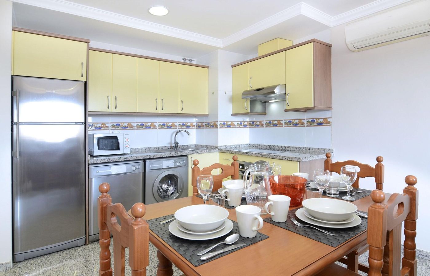 Apartamentos-Nuria-Sol-Room-19