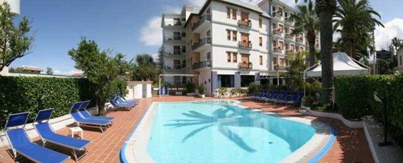 Hotel-Caravel-Pool-8