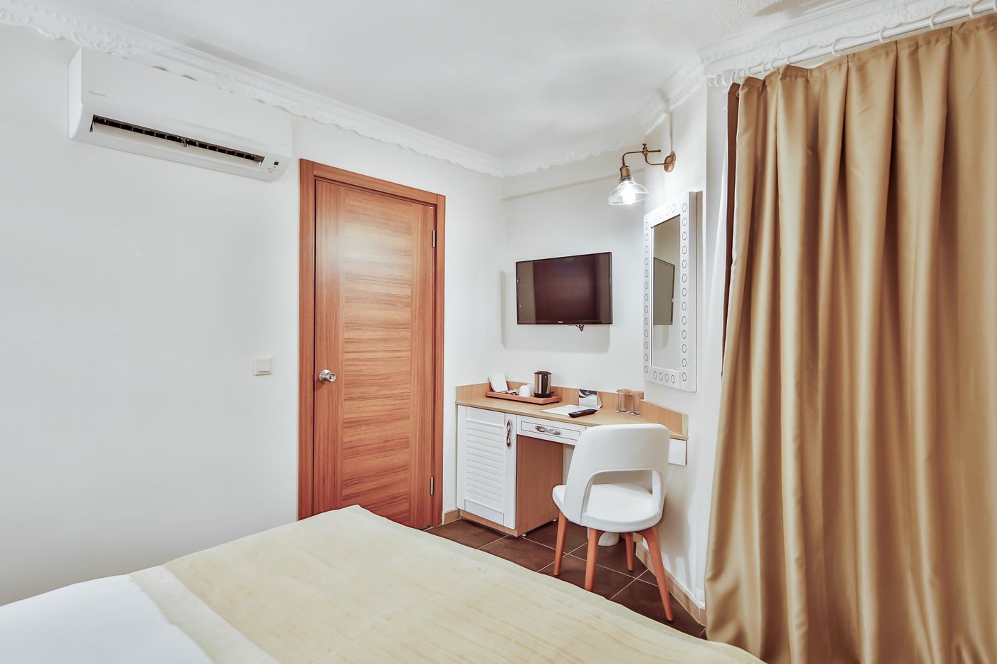 Crystal Club World of Colours