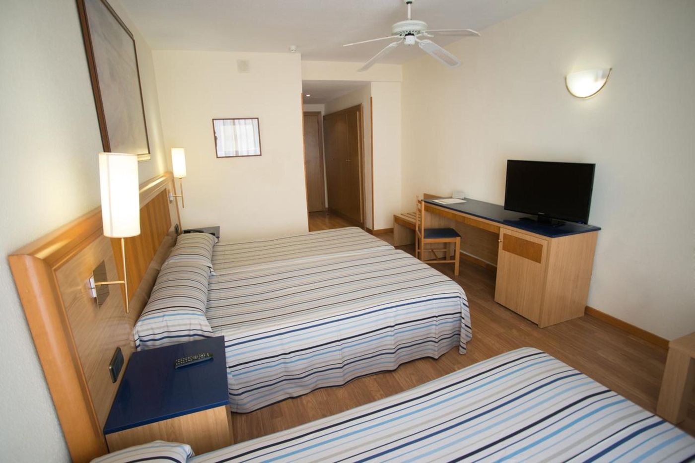 Catalonia-las-Vegas-Room-37