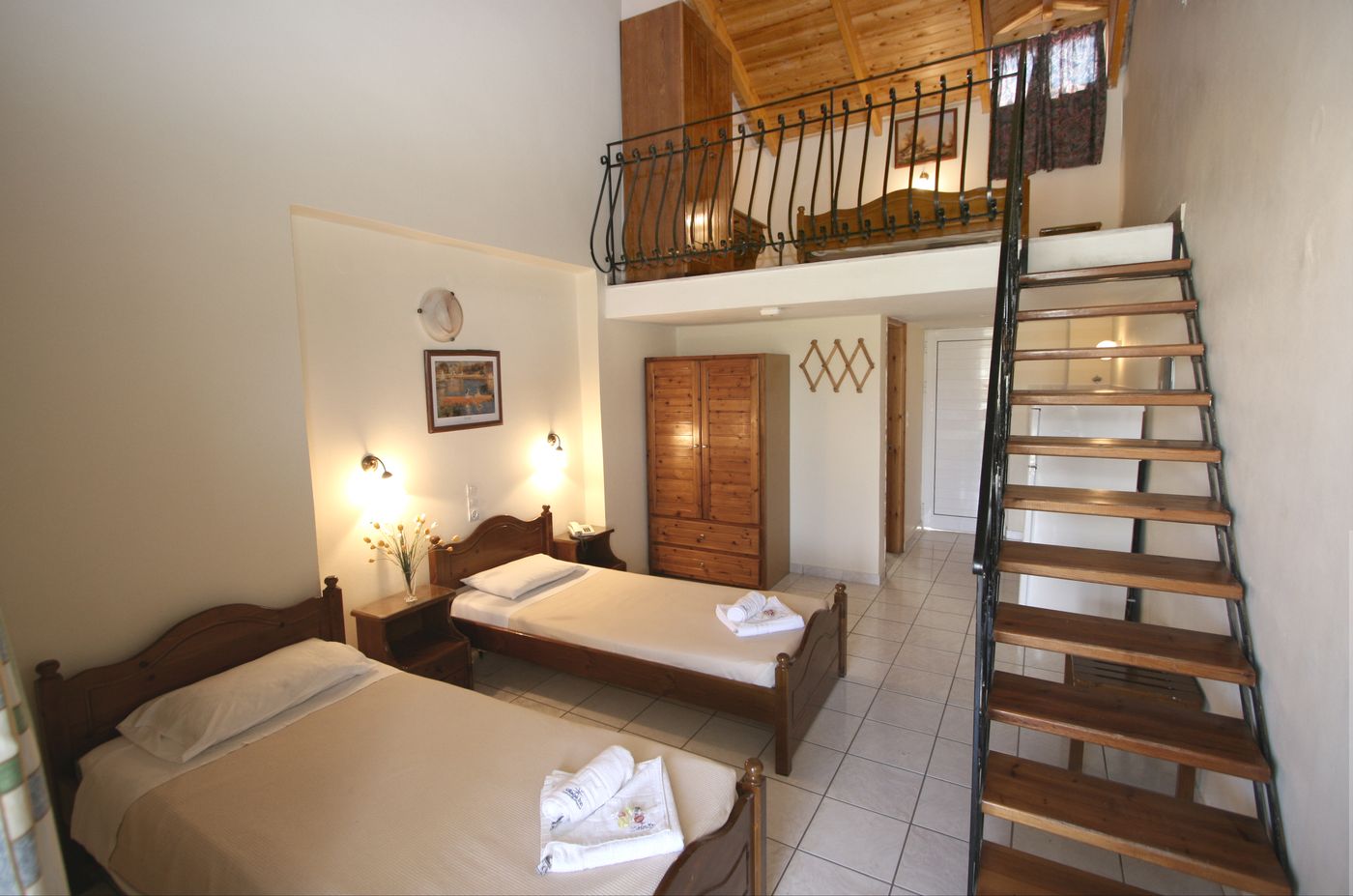 Village Inn Studios and Apartments