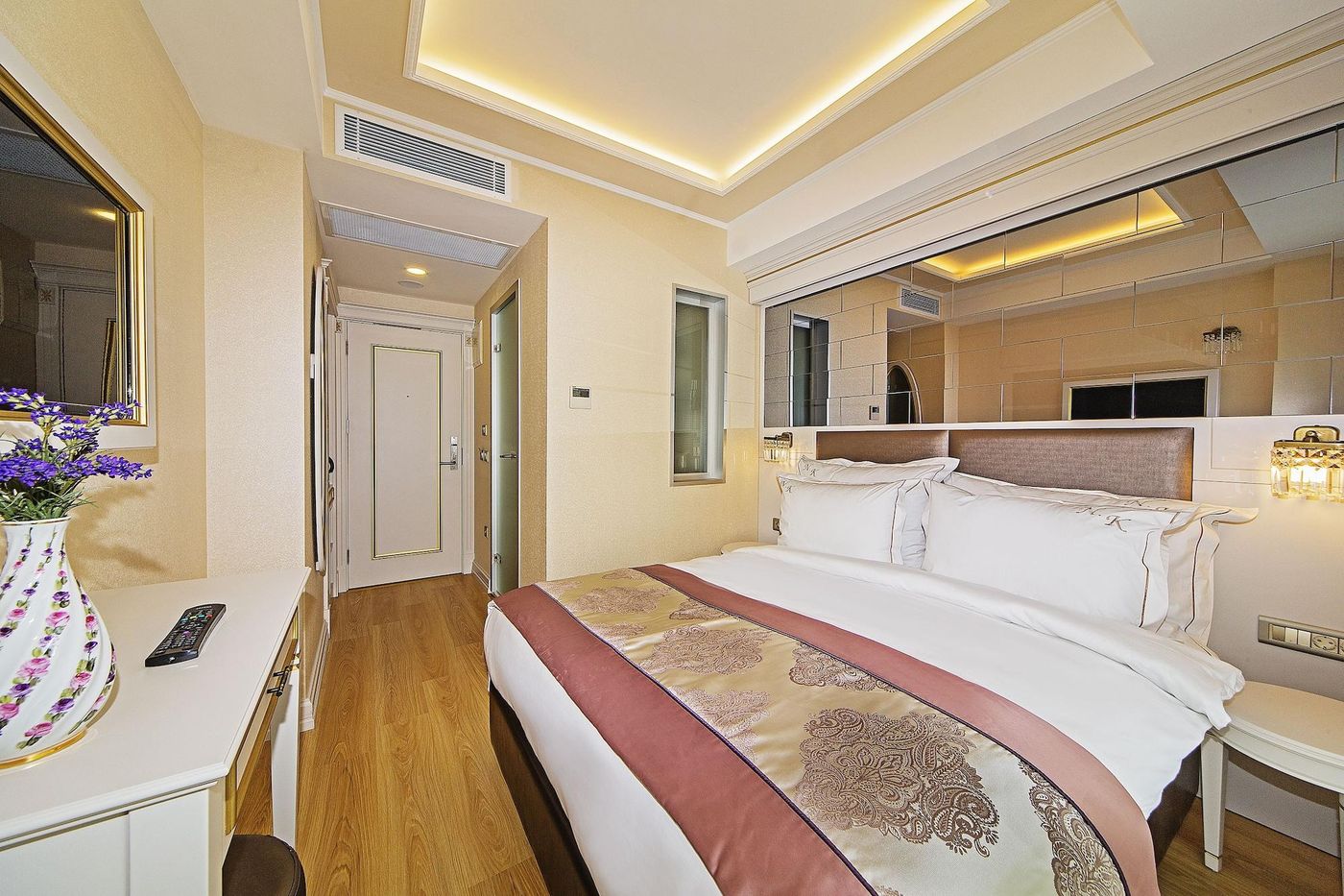 Grand-Naki-Hotel-Room-23