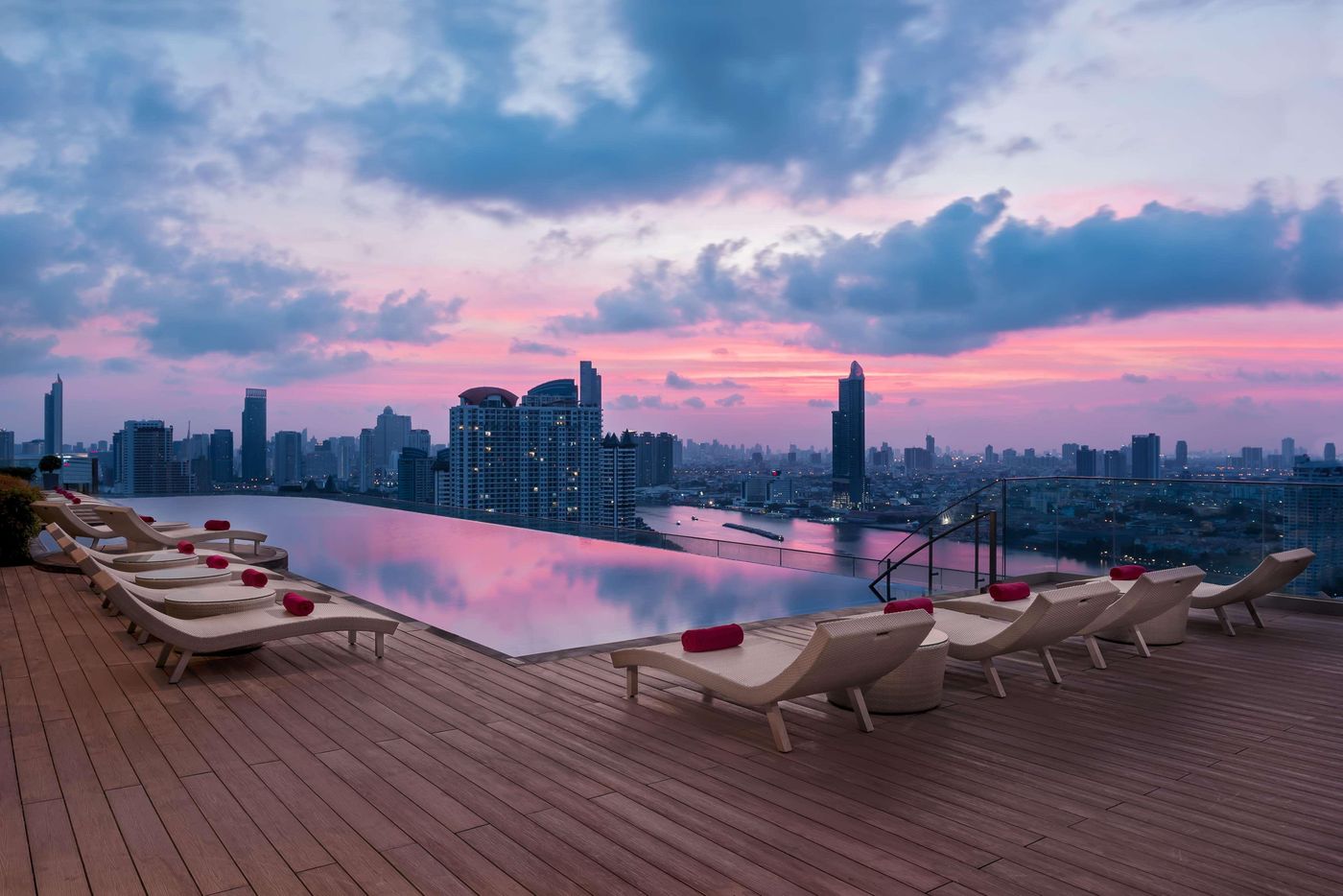 AVANI--Riverside-Bangkok-Hotel-Pool-46