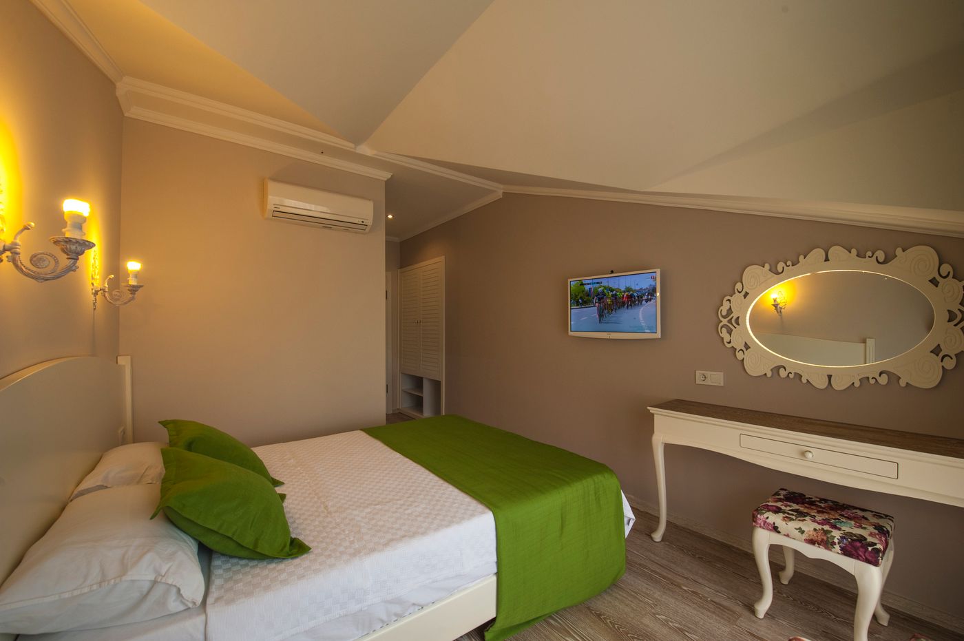 Majestic-Hotel-Room-20