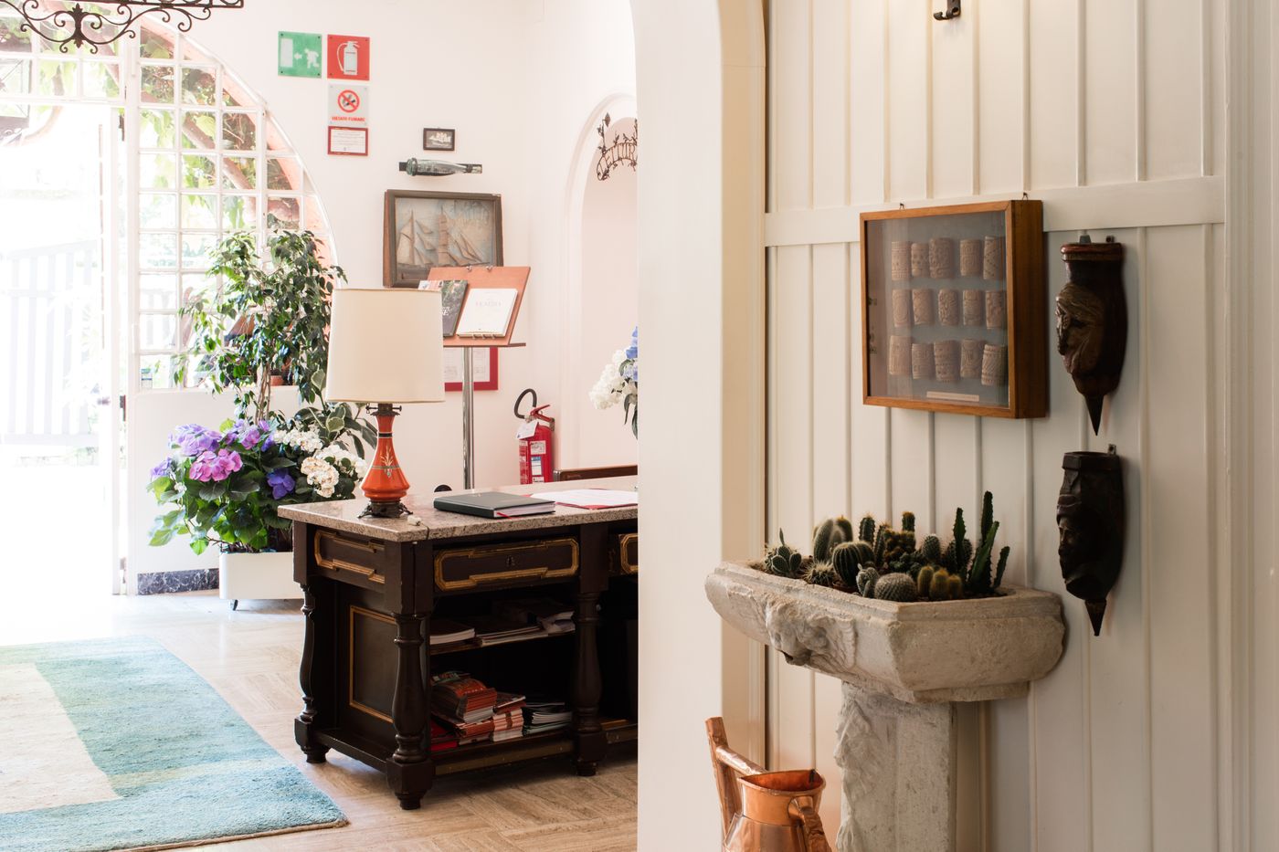 Residenza-d-Epoca-Albergo-Quattro-Fontane-Lobby-6