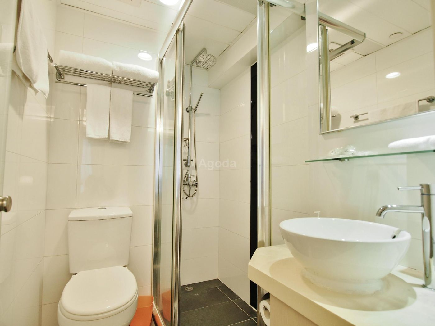 Wifi-Boutique-Room-16