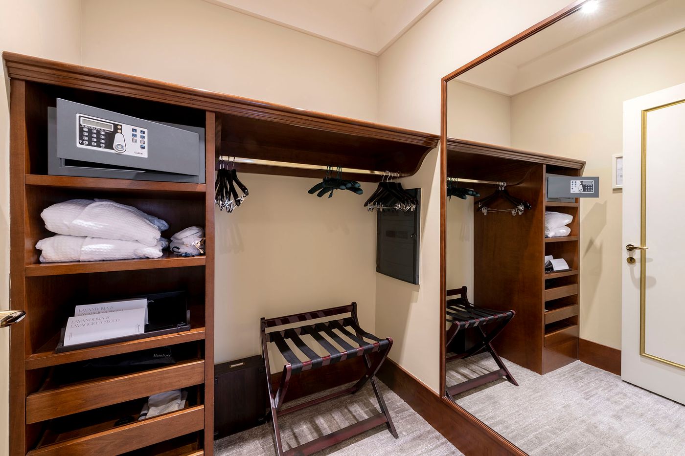 San-Clemente-Palace-Kempinski-Hotel-Venice-Room-12