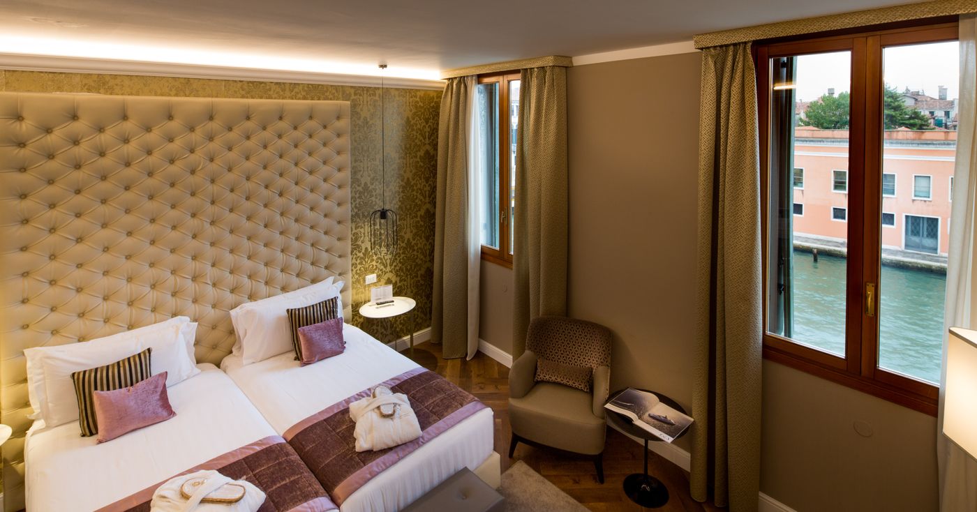 CHC-Continental--BW-Premier-Collection-Room-26