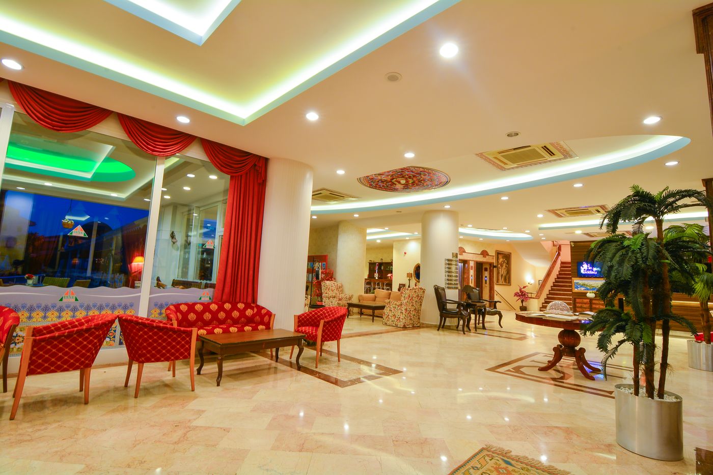 Pine-House-Hotel-Lobby-43