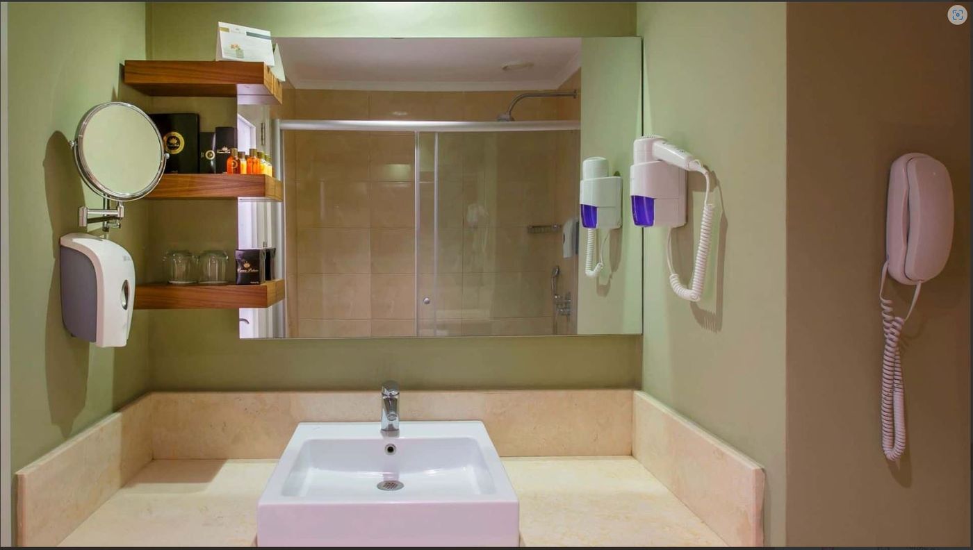 Side-Crown-Serenity-Room-26