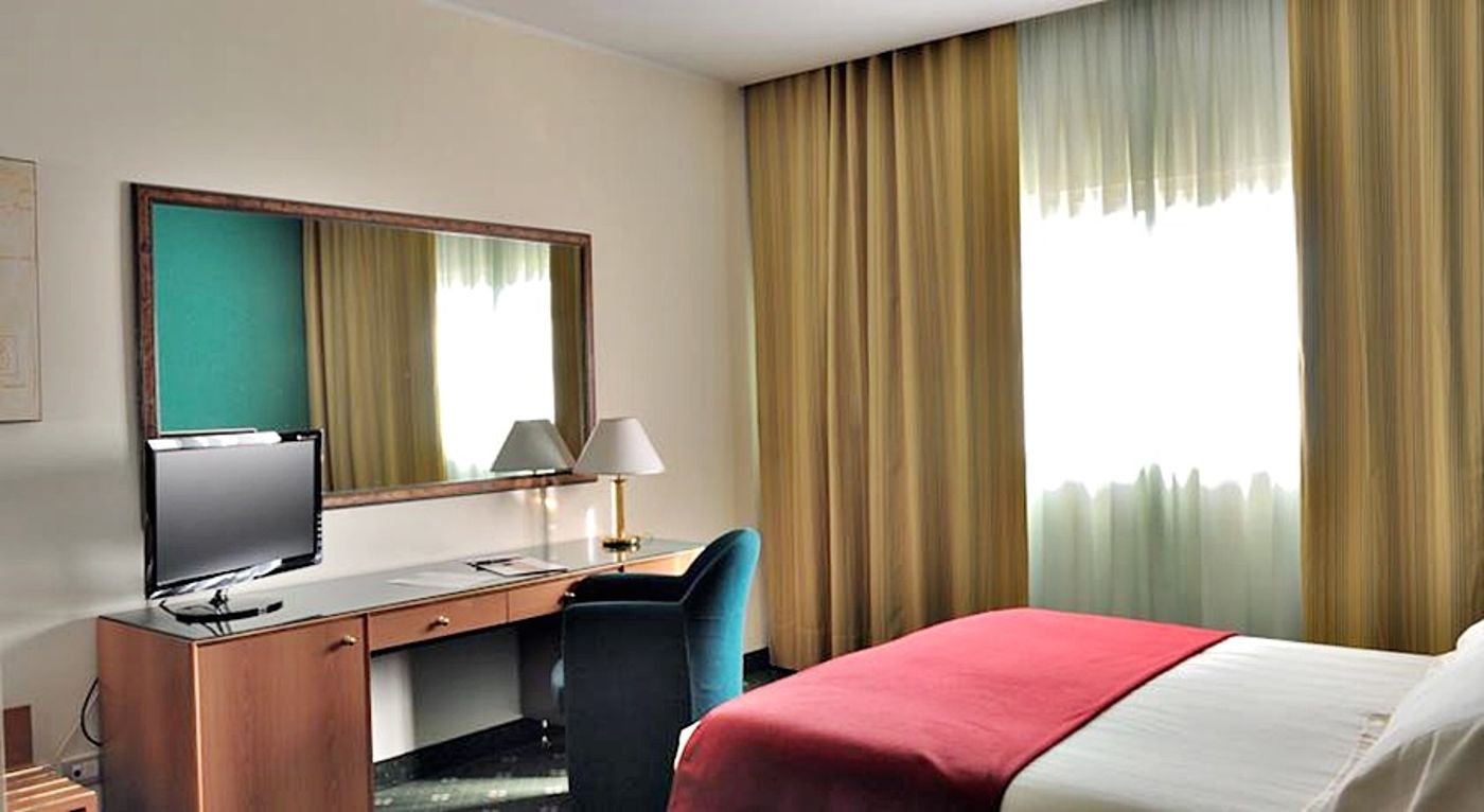 BV-Oly-Hotel-Room-25