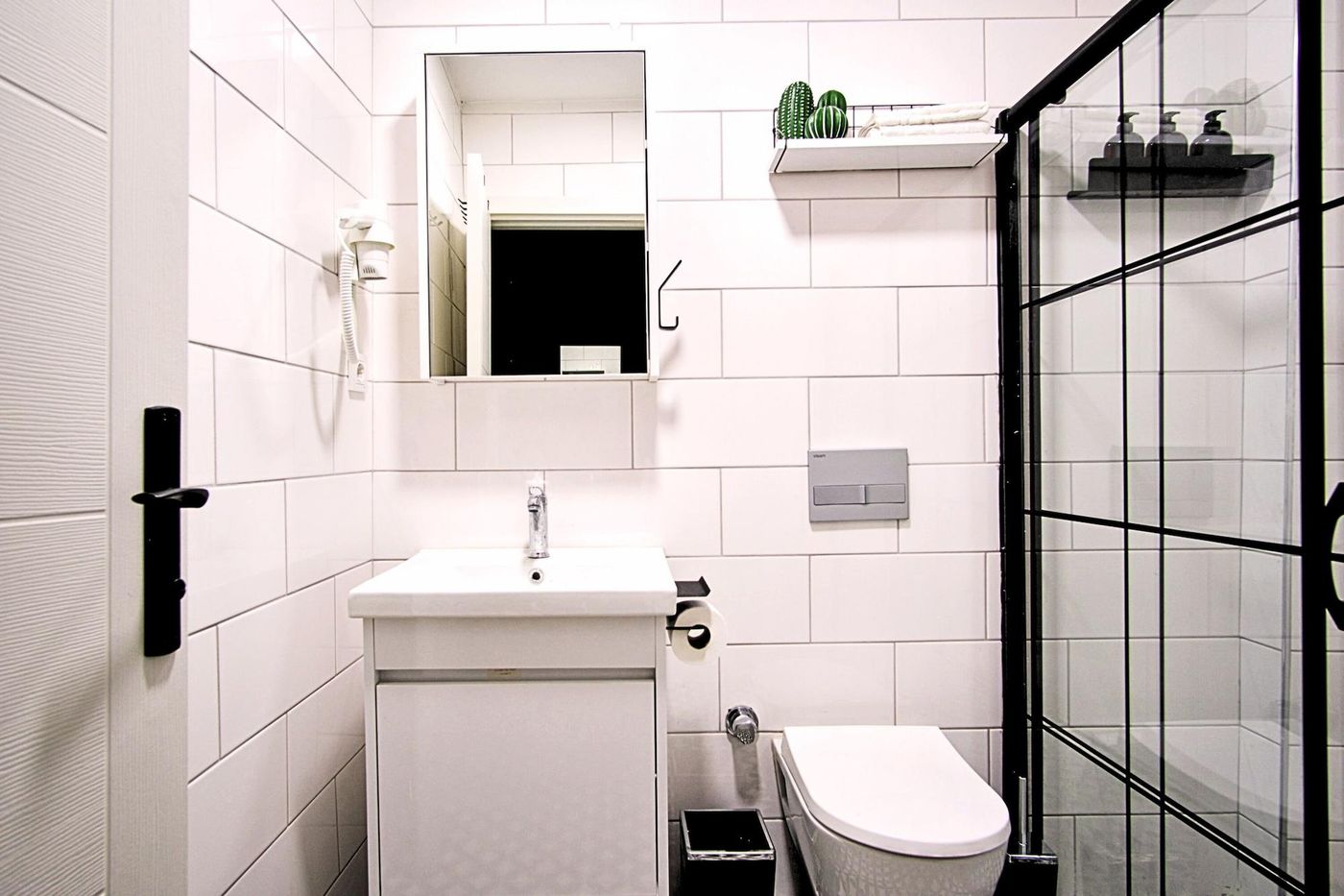 TAKS-INN-Suites-Lobby-62