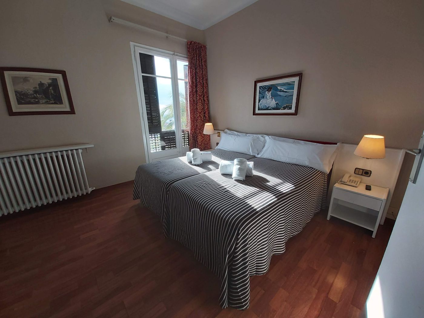 El Castell Hotel-Spain-SANT BOI DE LLOBREGAT-Room-10
