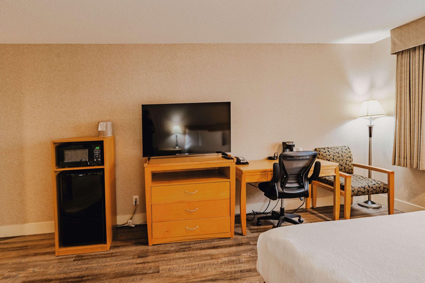 SureStay-Plus-Hotel-by-Best-Western-Coquitlam-Room-35