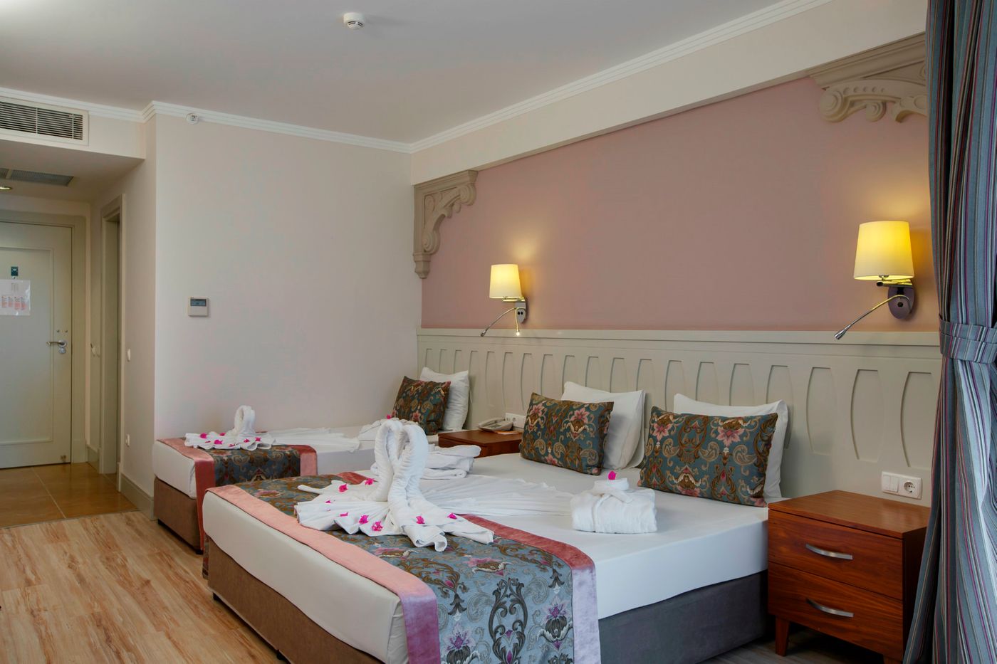 Side-Crown-Serenity-Room-17