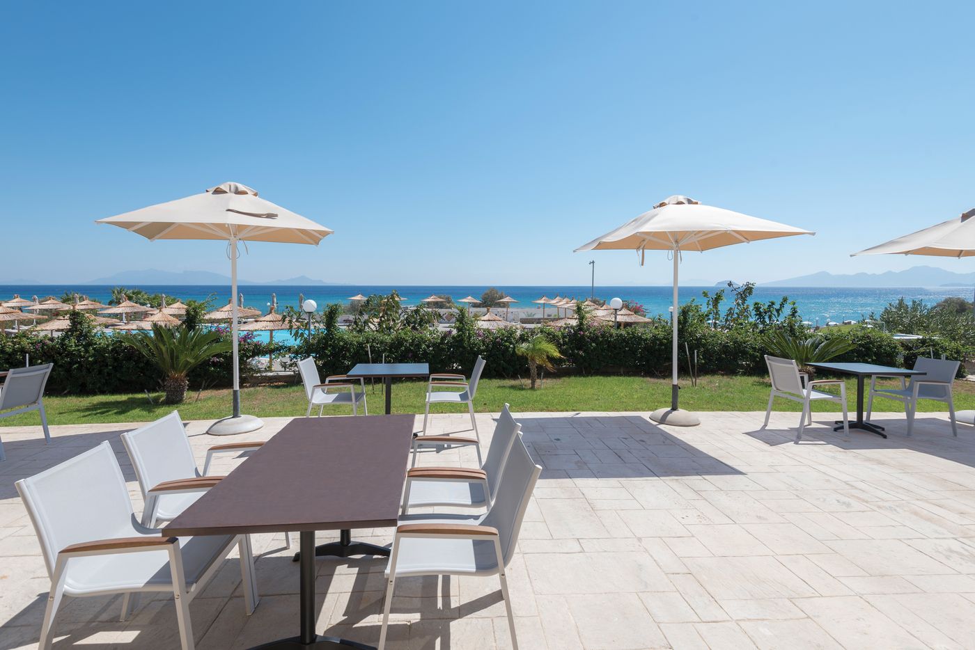 Grand-Blue-Beach-Hotel-Bar-79