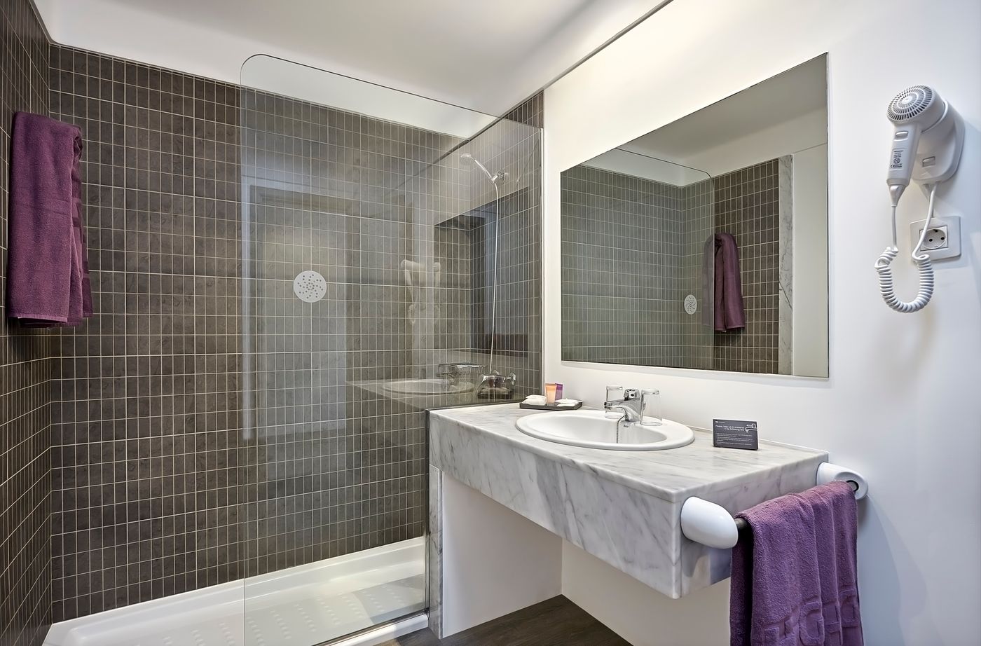 HG-Lomo-Blanco-Room-34