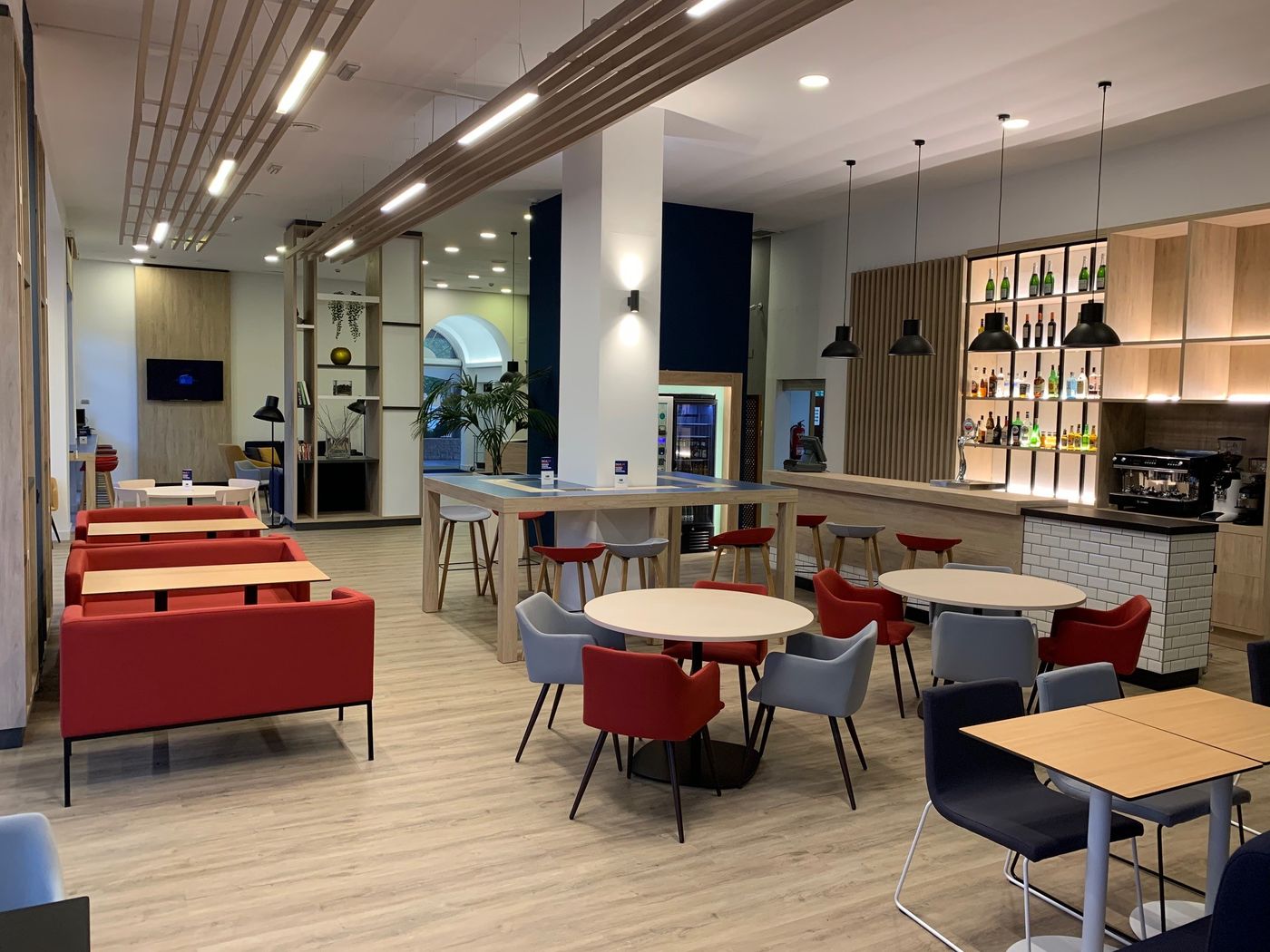 Holiday Inn Express Ciudad de las Ciencias - Spain - VALENCIA - Bar - 7