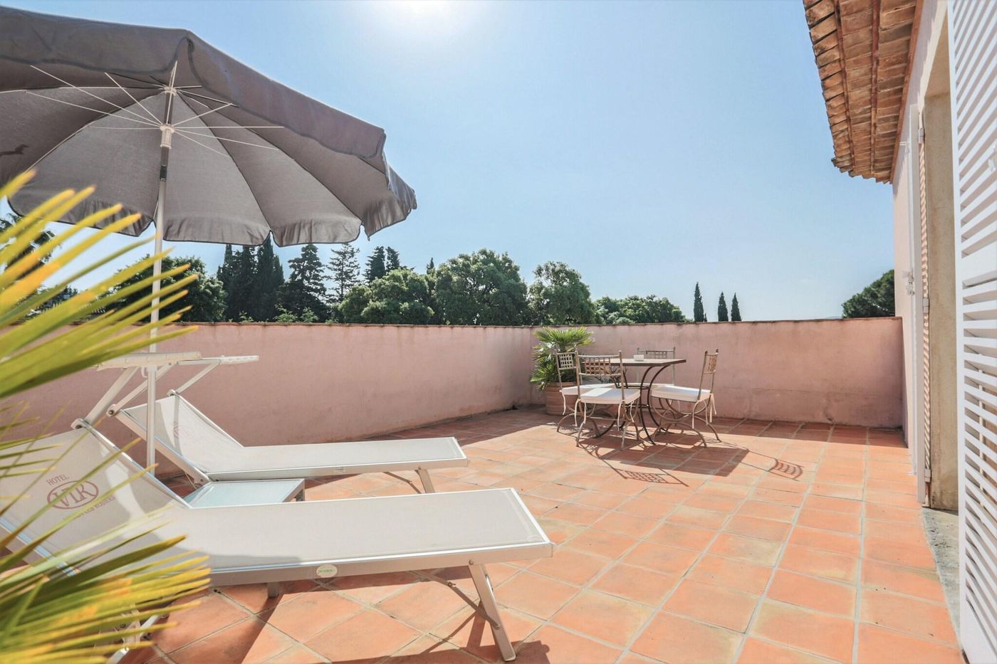 Hotel-Villa-Les-Rosiers-Room-12