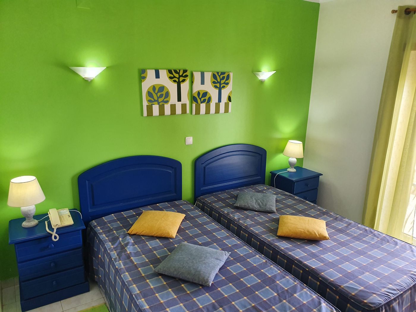 Praia-Azul-Hotel-Apartamento-Room-2