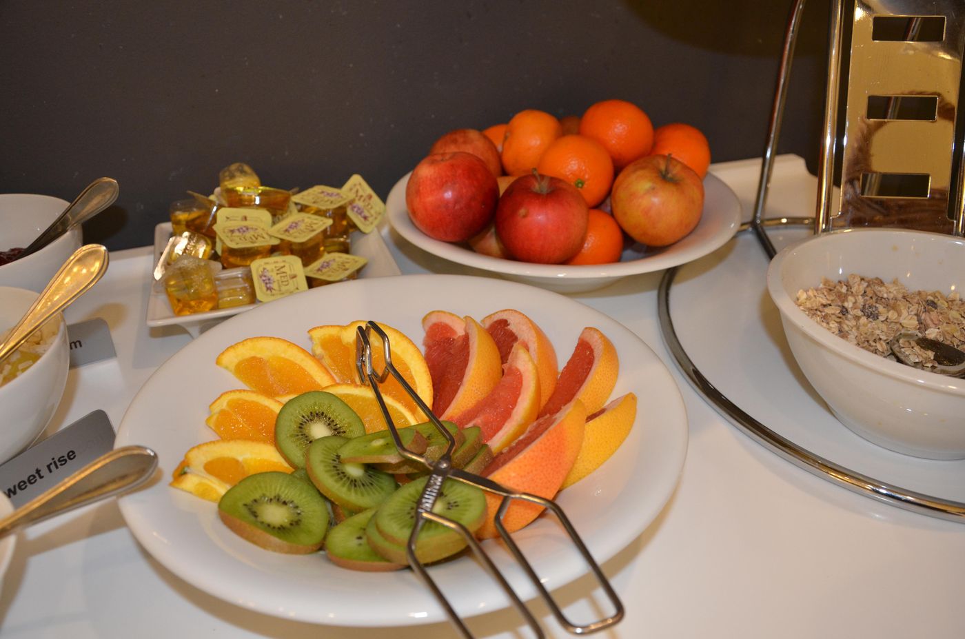 Pure-White-Restaurant-15