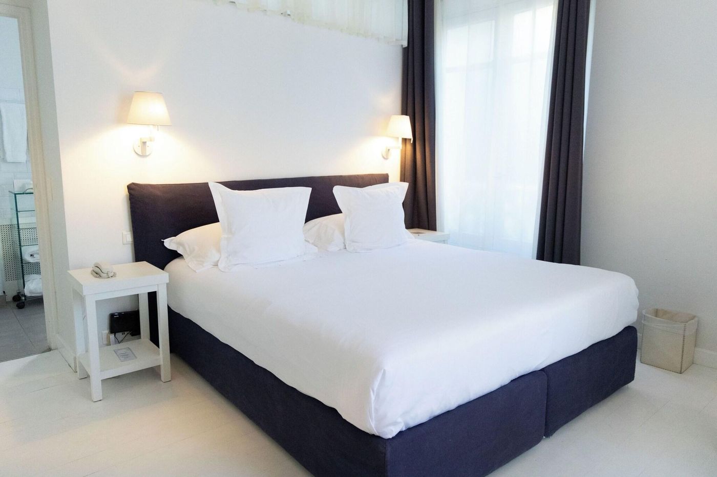 White-1921-Saint-Tropez-Room-10