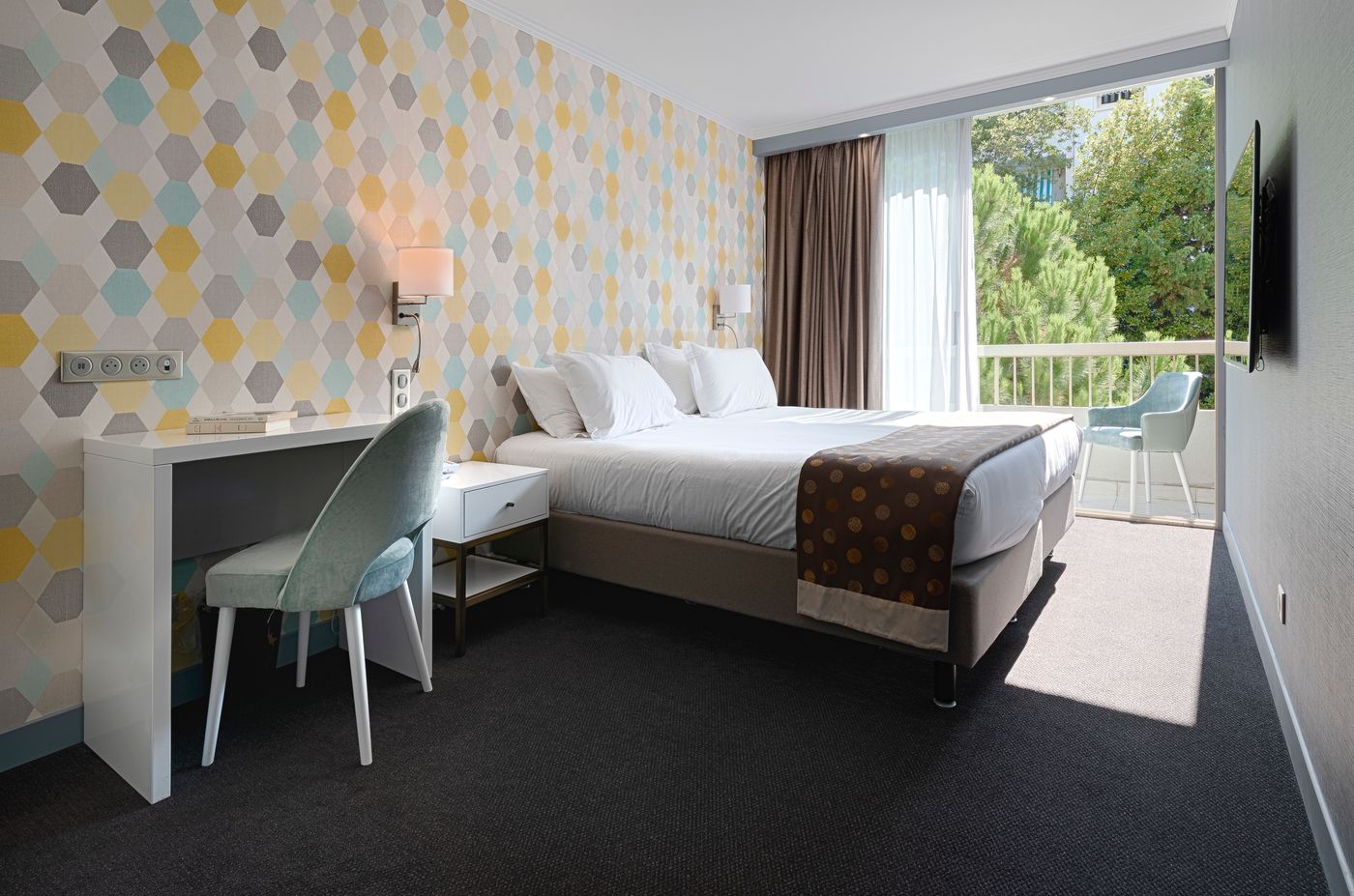 Juliana-Cannes-Room-16