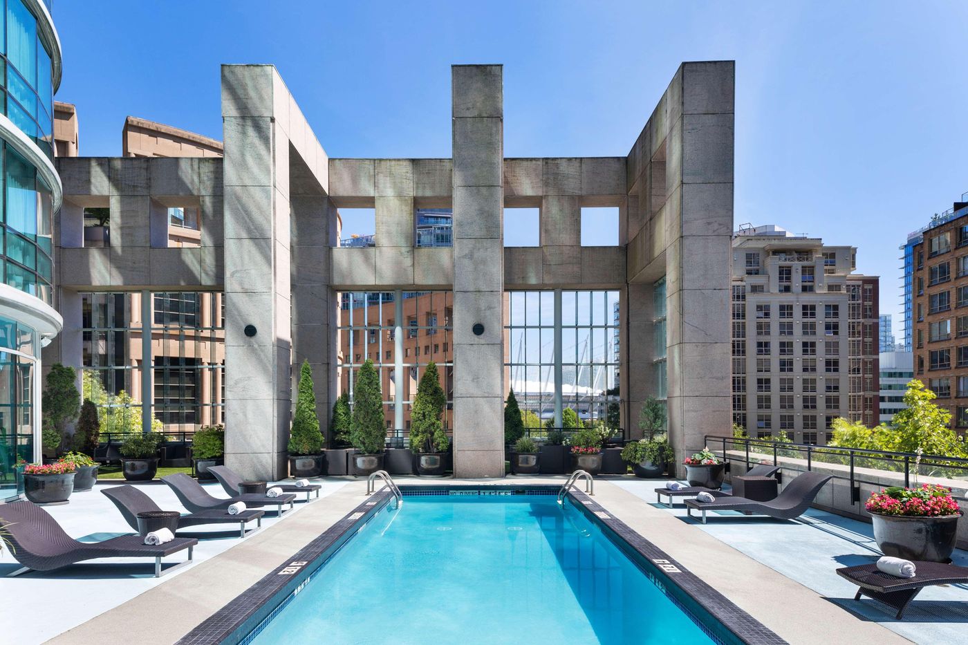 Hilton-Vancouver-Downtown-Pool-4