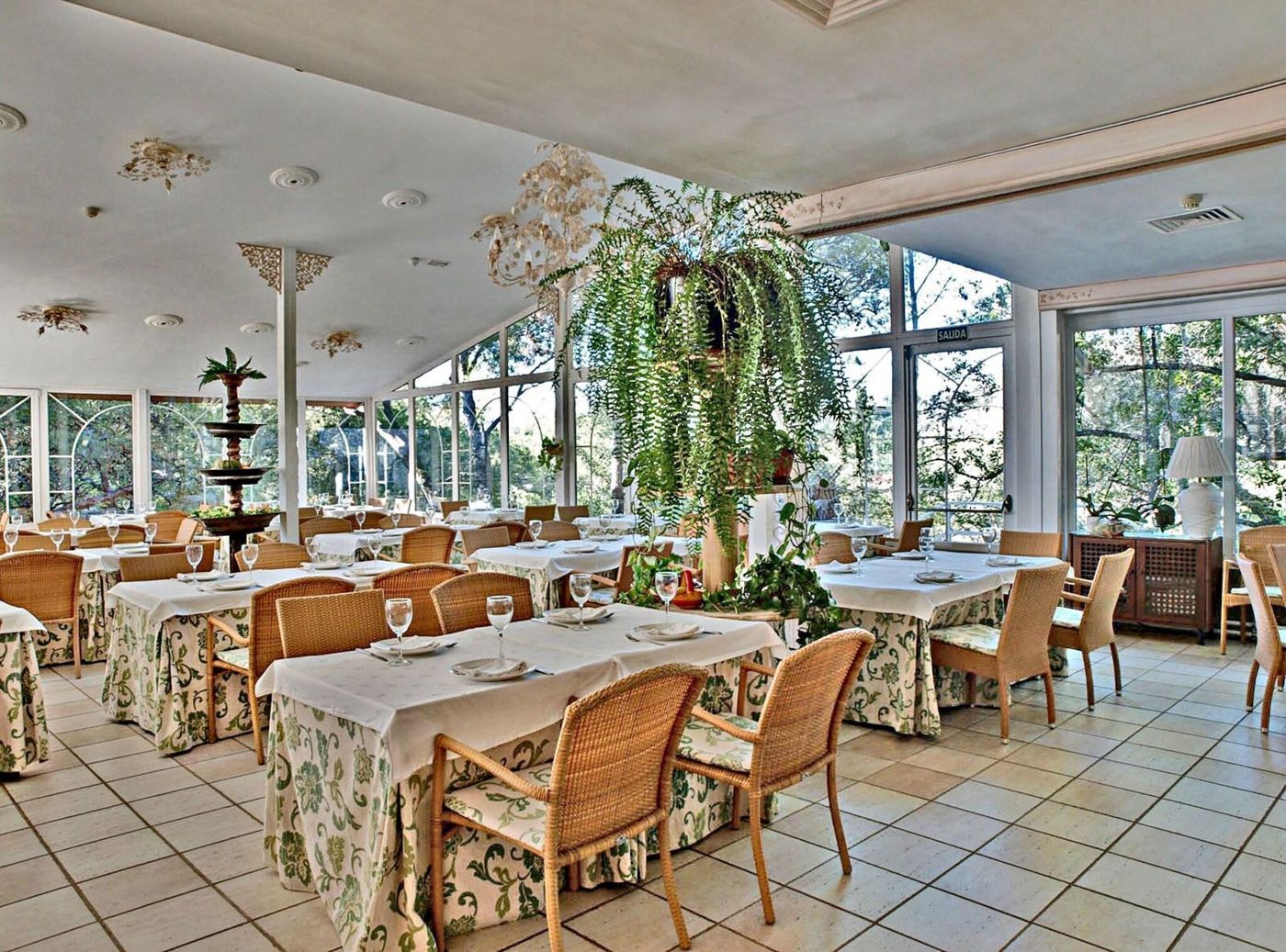 Termas-Marinas-el-Palasiet-Restaurant-21