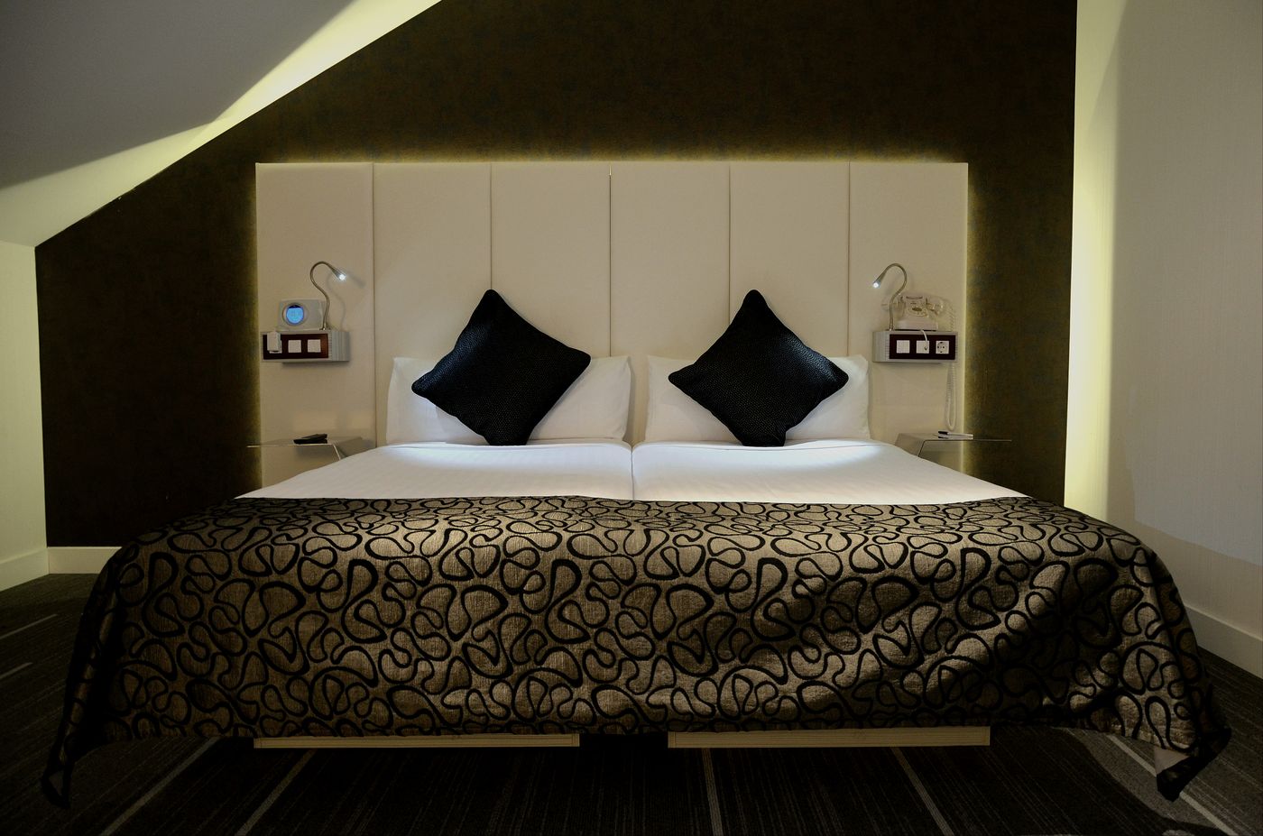 Petit-Palace-Santa-Barbara-Room-27