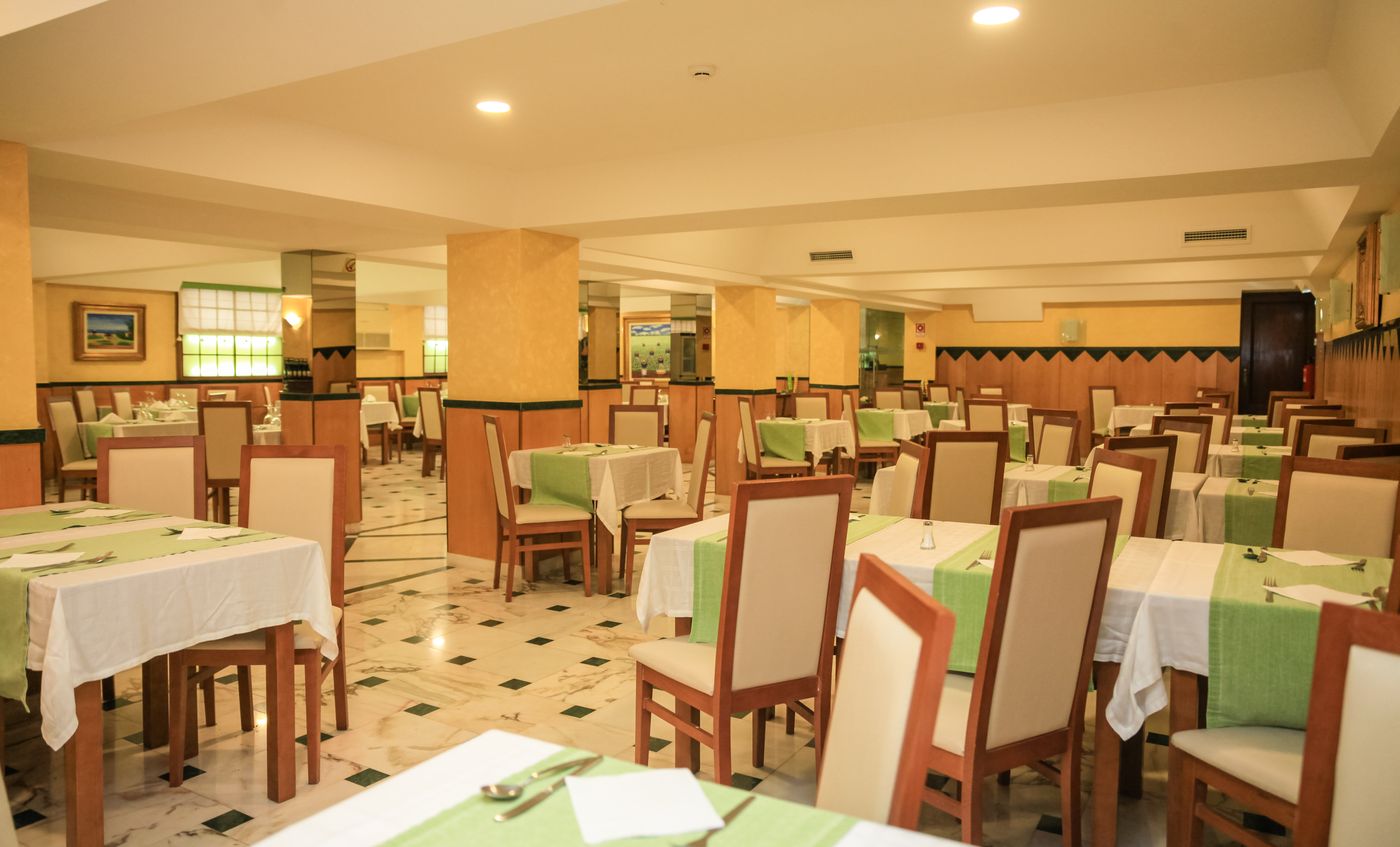 Baia-de-Monte-Gordo-Restaurant-23