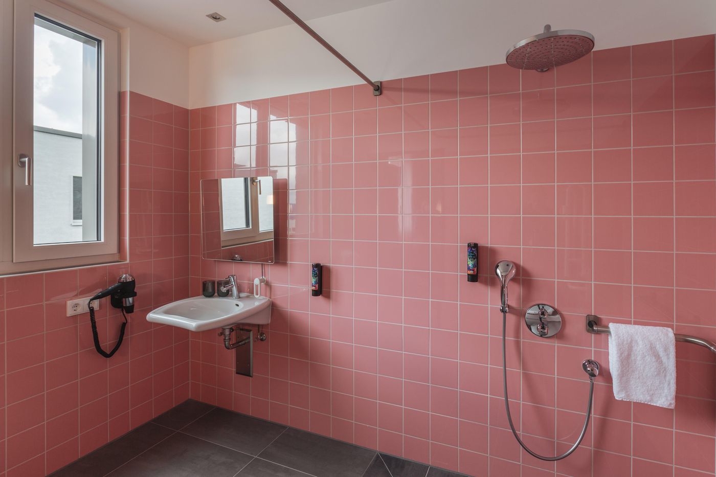 the-niu-Loco-Room-20