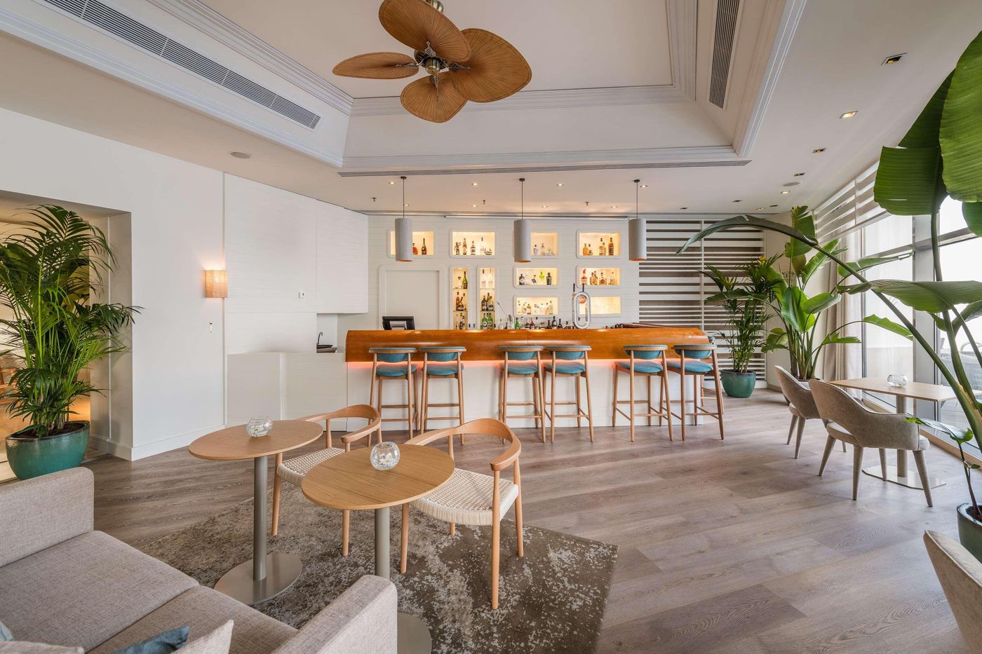 Sesimbra-Oceanfront-Hotel-Bar-7