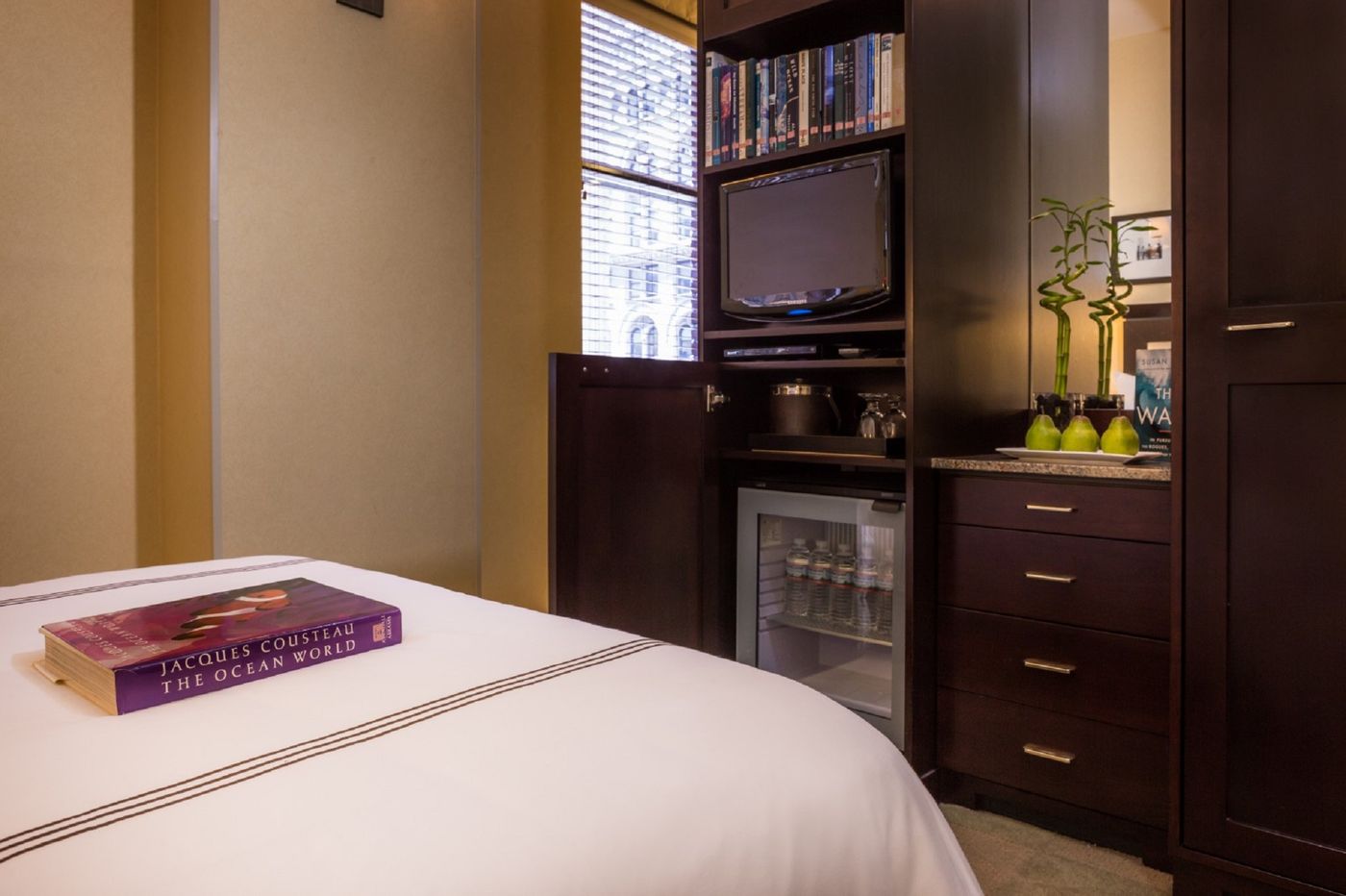 Library-Hotel-by-Library-Hotel-Collection-Room-17