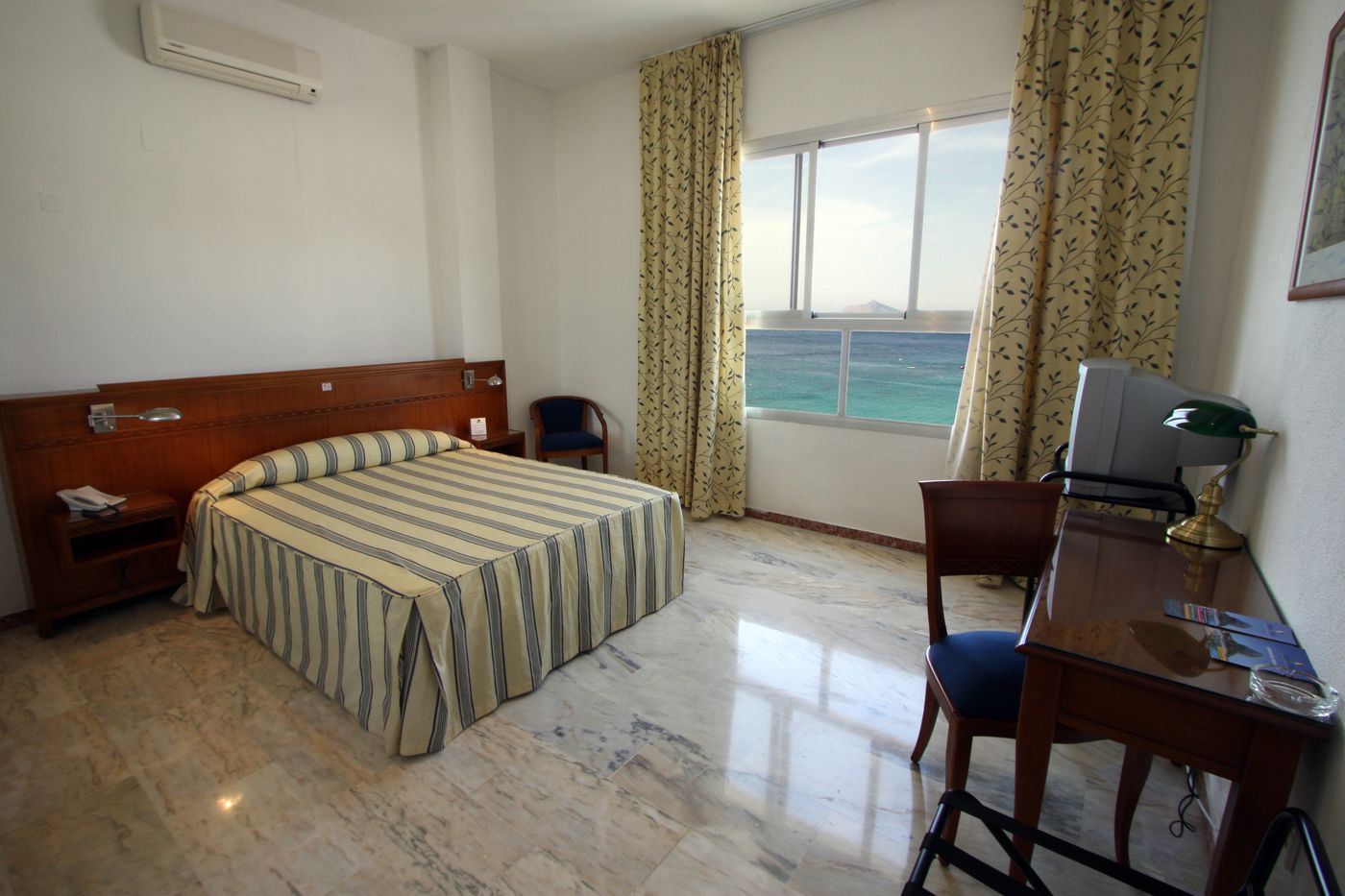 Port Hotel Europa Suites Aparthotel