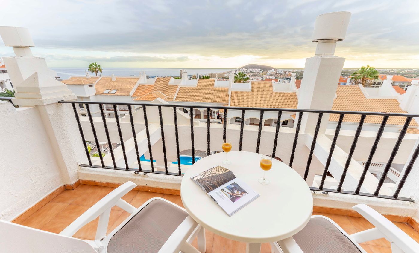 ONA-Hollywood-Mirage-Room-64