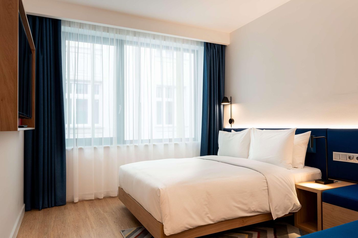 Hampton-By-Hilton-Budapest-City-Centre-Room-23