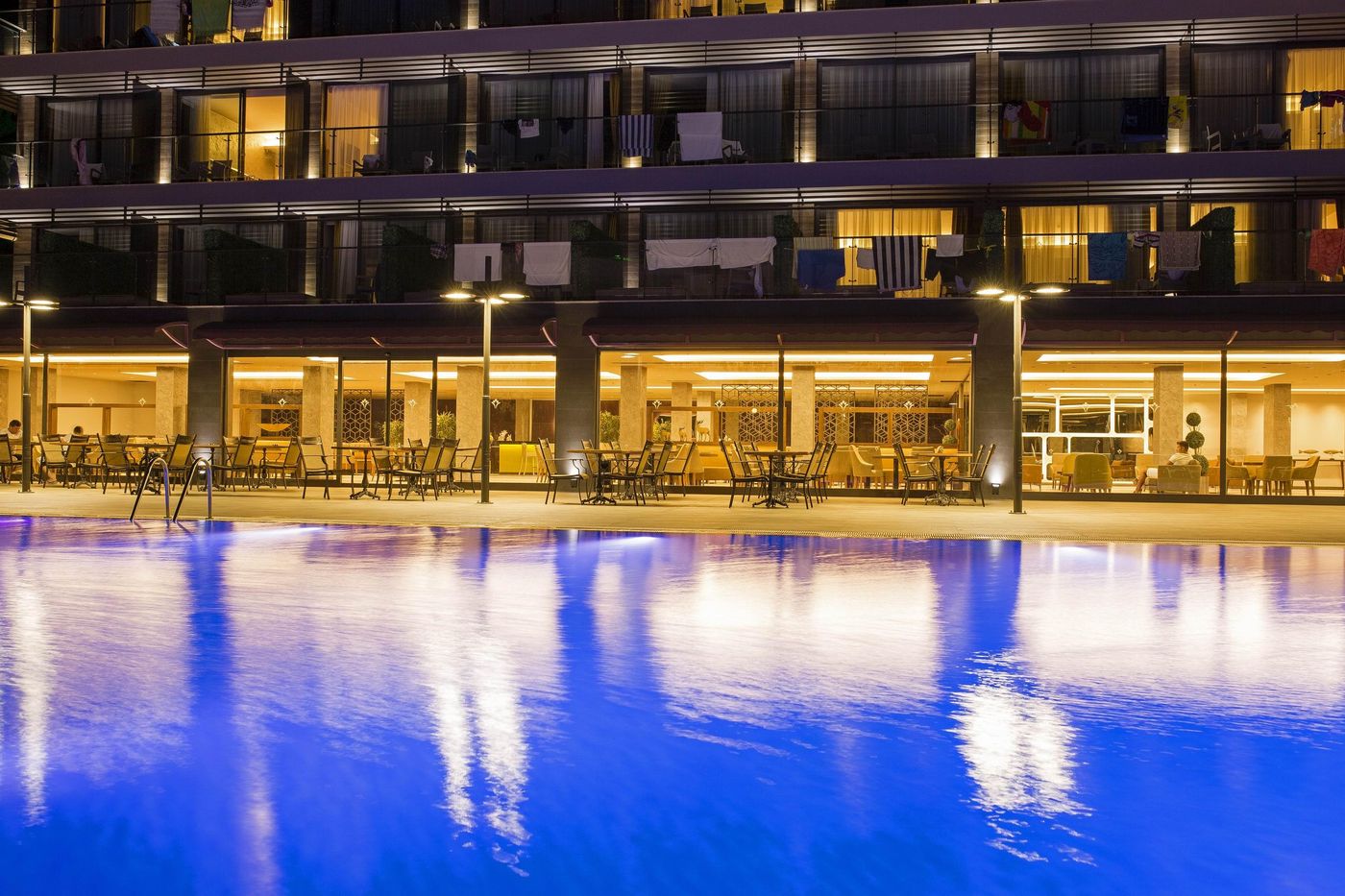 Mirage-World-Pool-12