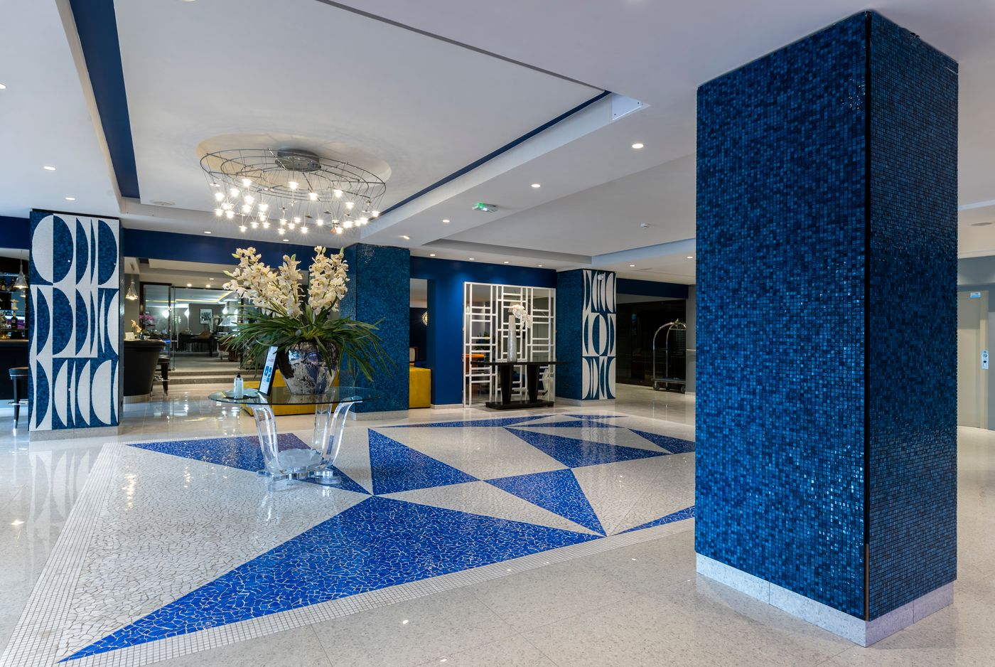 Juliana-Cannes-Lobby-46