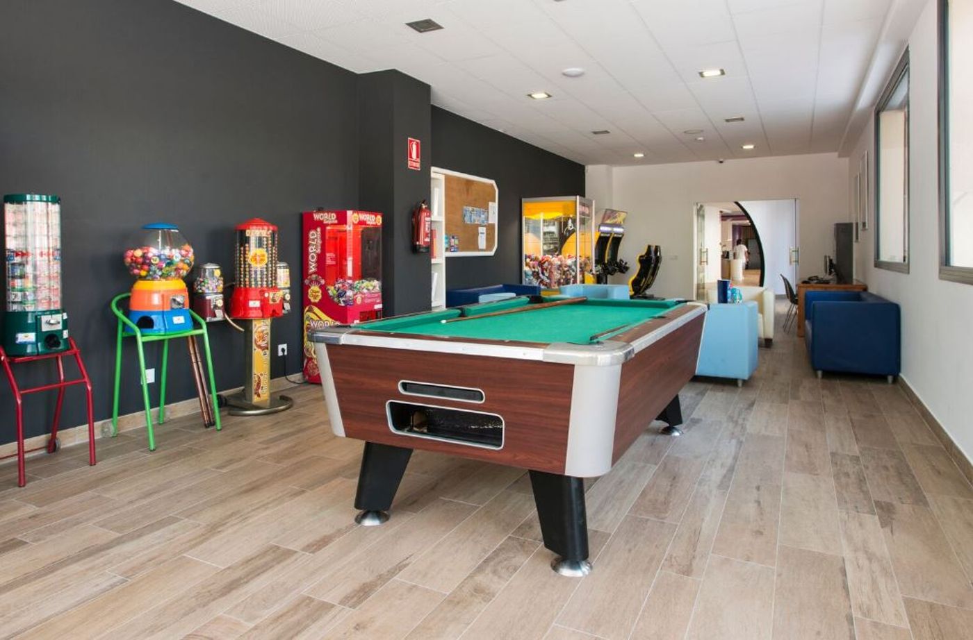 California Apartments III Y IV