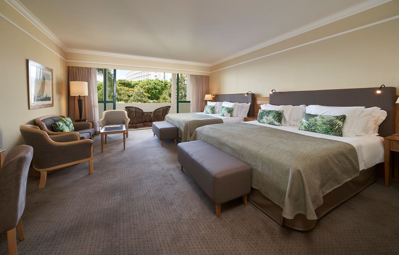 The-Cliff-Bay-Room-28