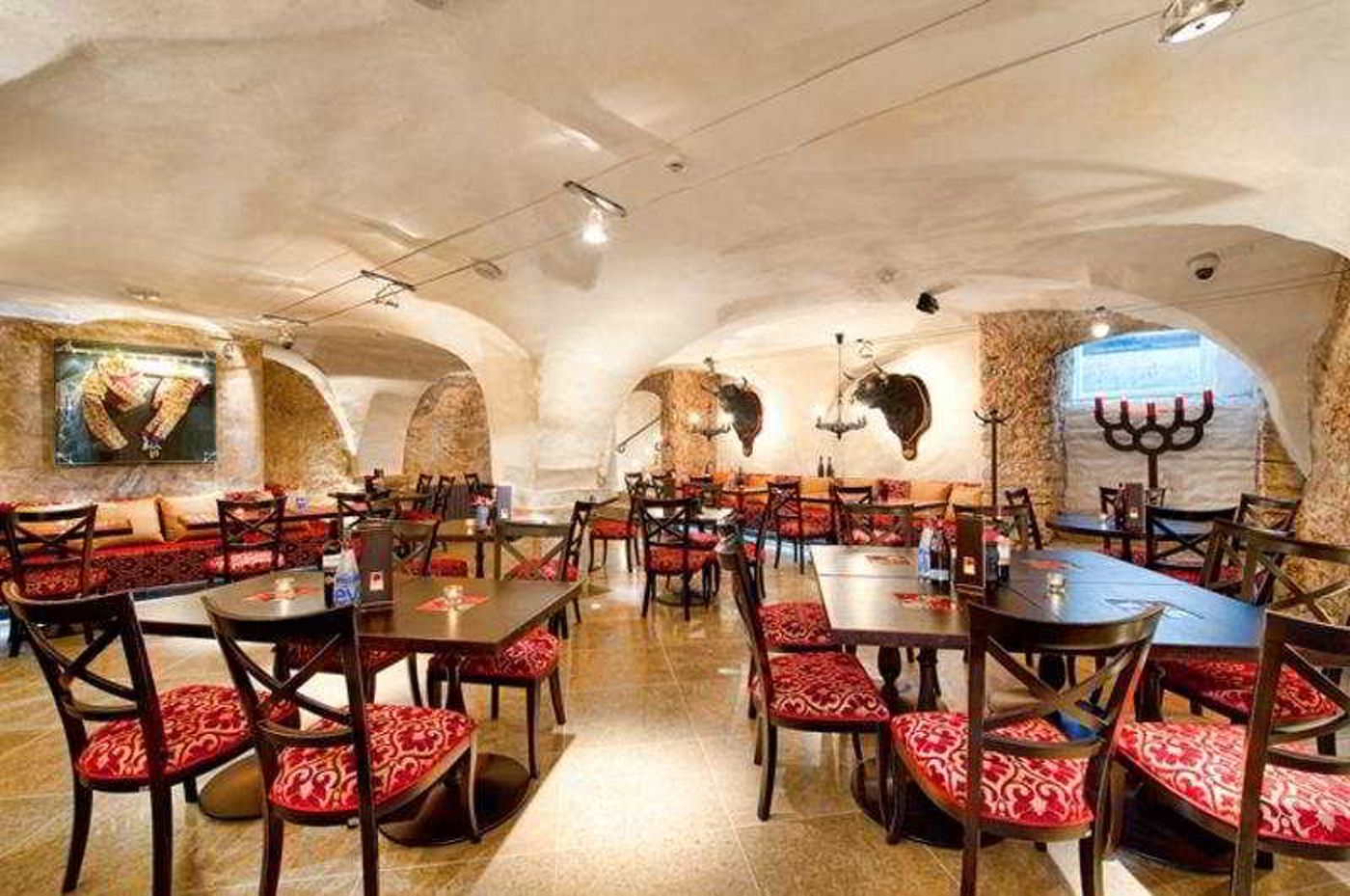 Meriton-Old-Town-Garden-Bar-20