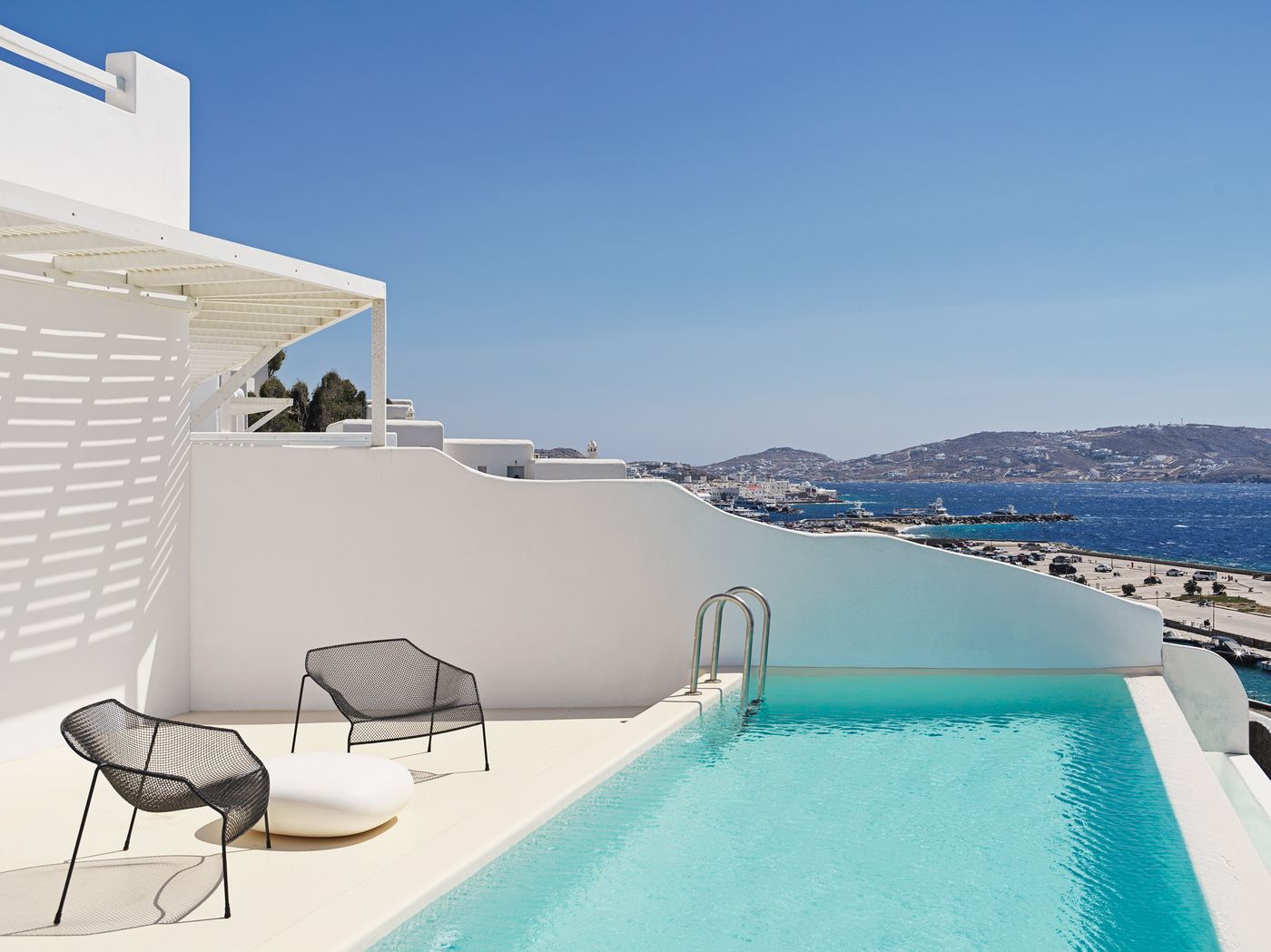 Kouros-Hotel---Suites-Room-1