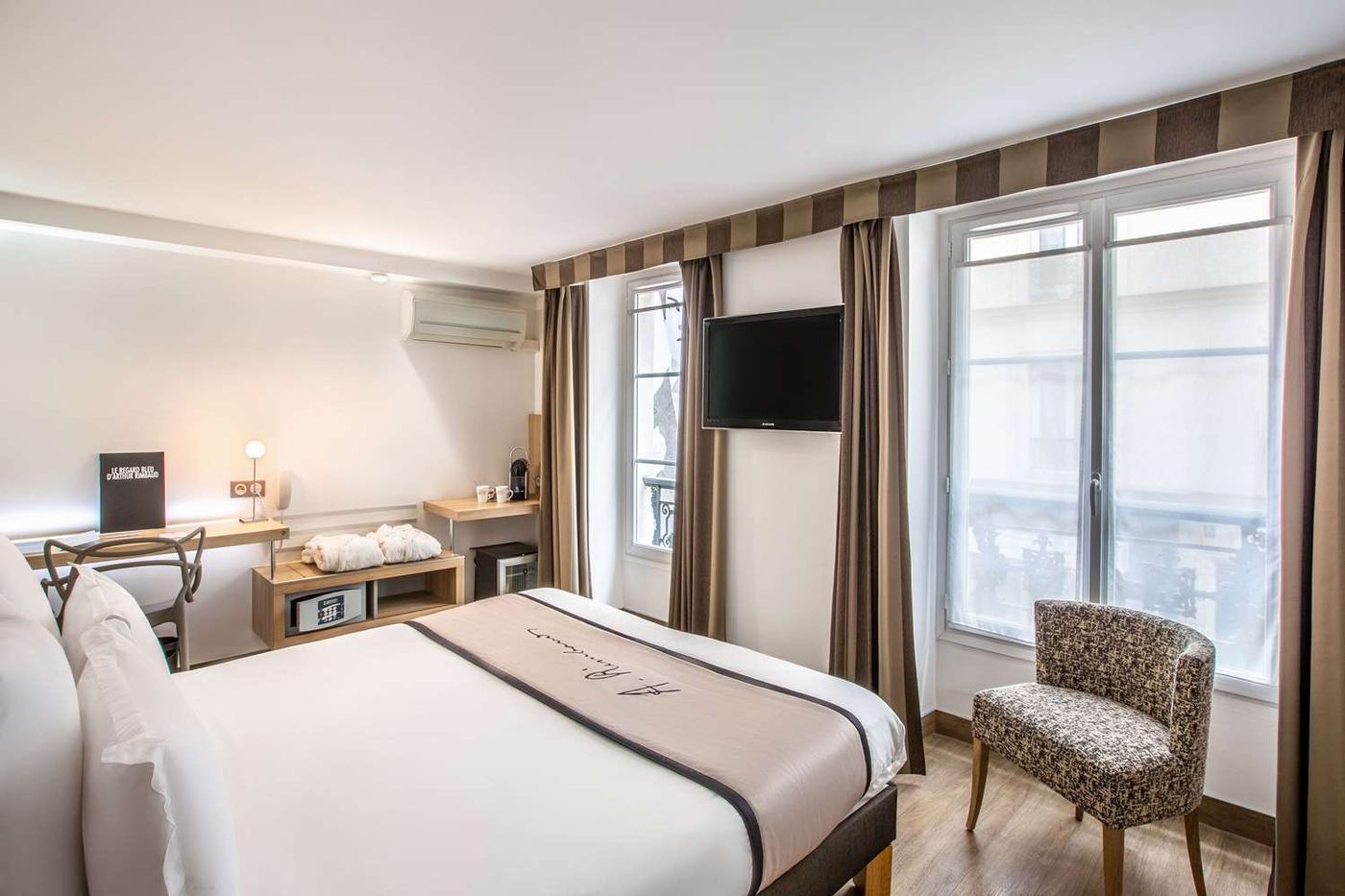 Hotel-Litteraire-Arthur-Rimbaud--BW-Signature-Coll-Room-4