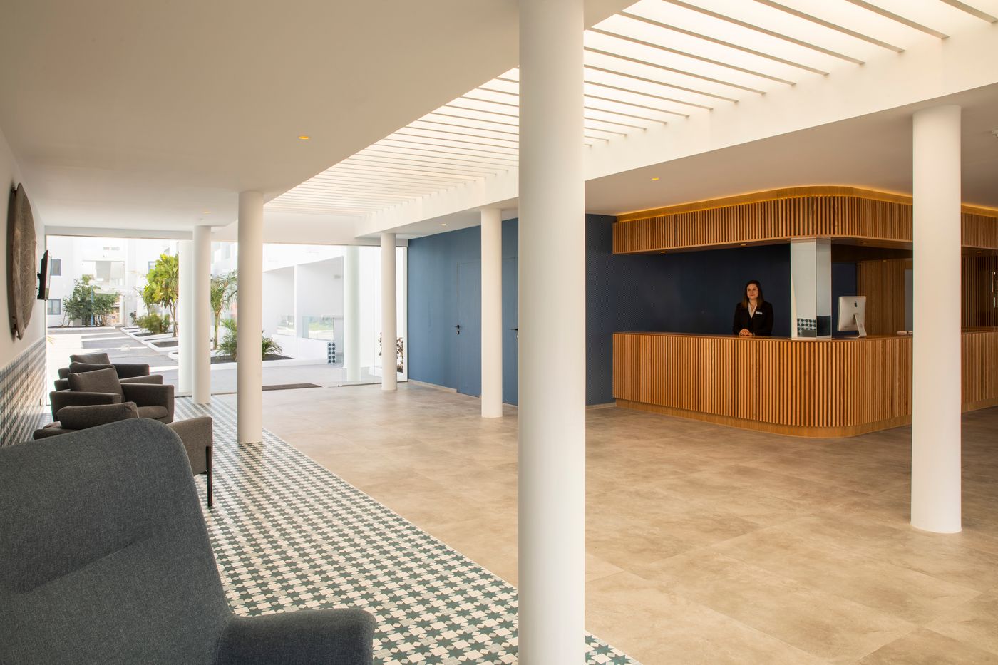 Oasis-Lanz-Beach-Mate-Lobby-57