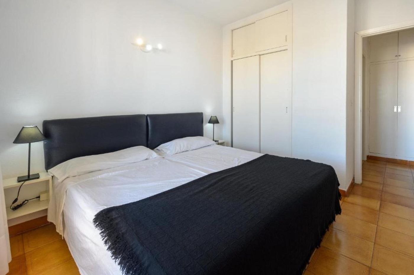 Apartamentos-San-Antonio-Beach-Room-24