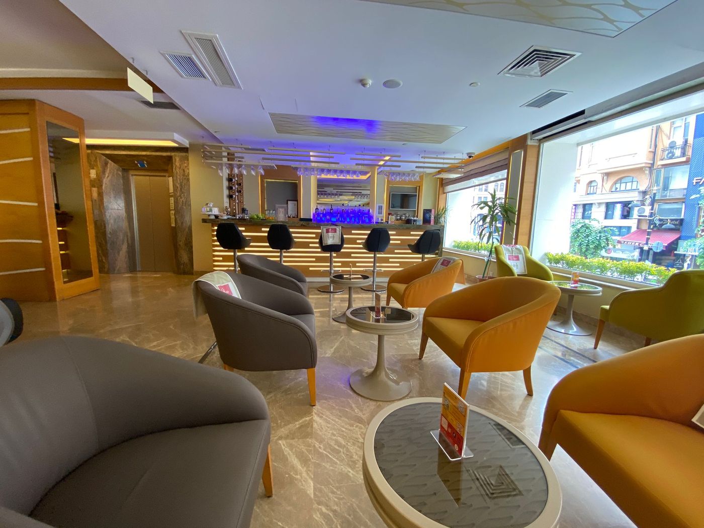 Prestige-Hotel-Old-City-Lobby-14