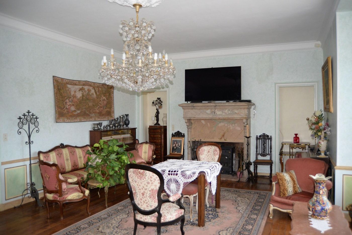 Chateau-de-Mei-Lese-Lobby-86