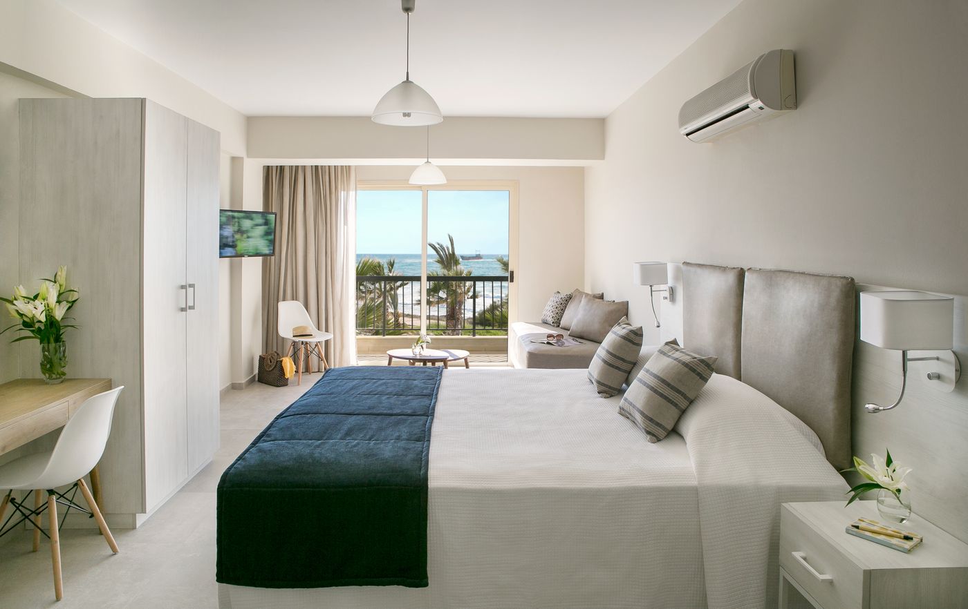 Louis-Paphos-Breeze-Room-25