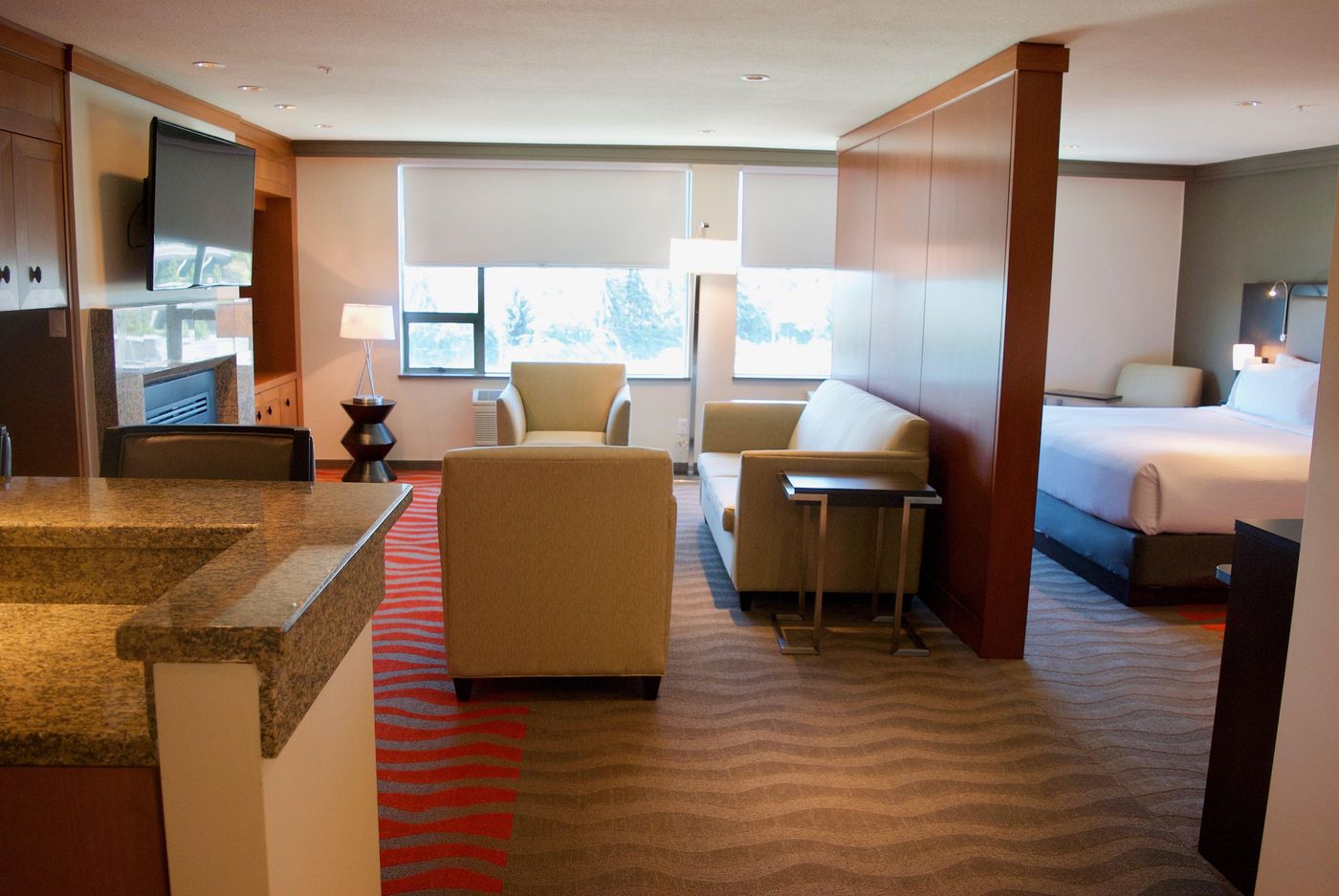 Holiday-Inn-Vancouver-Airport-Room-9